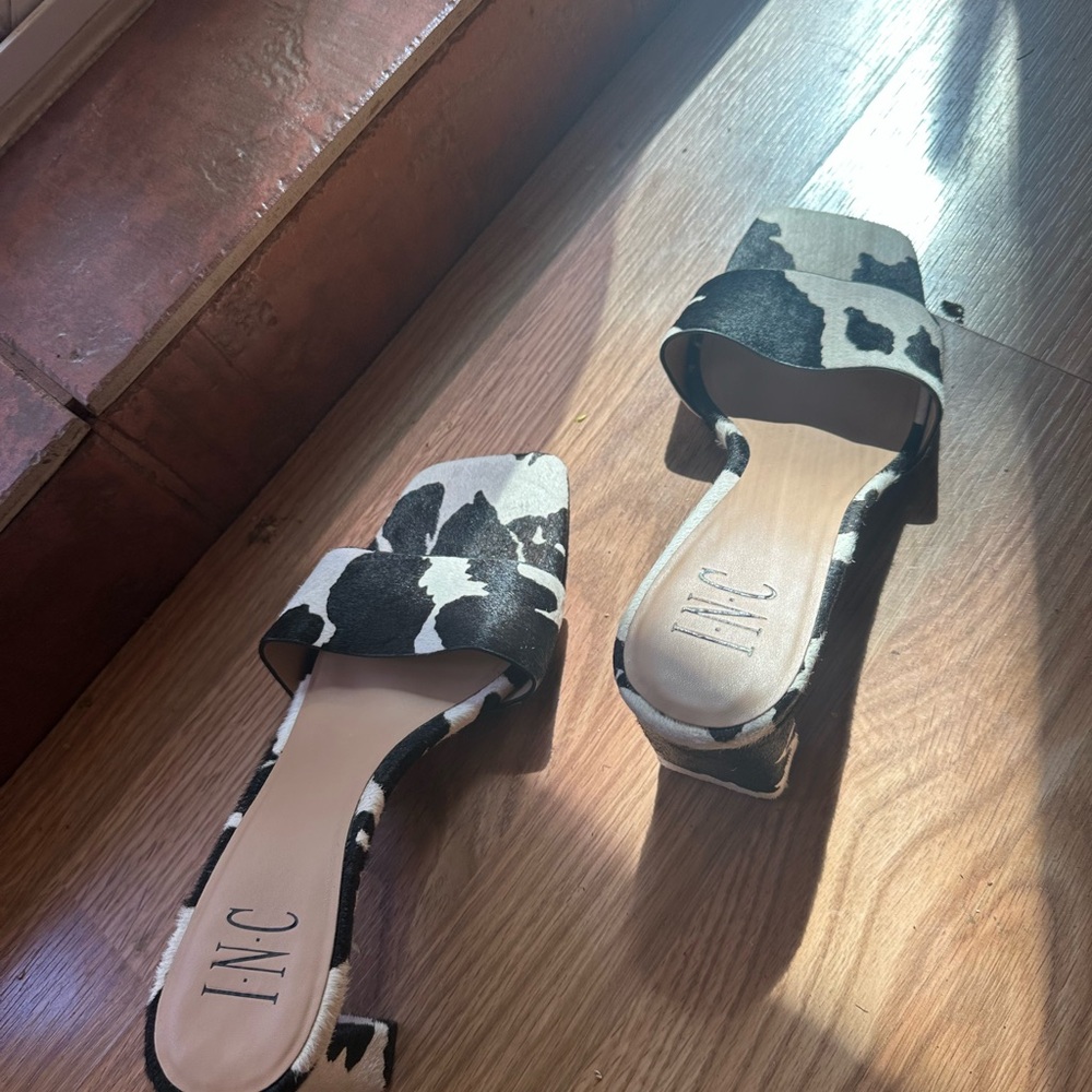 INC International Concepts Women's Black and White Sandals